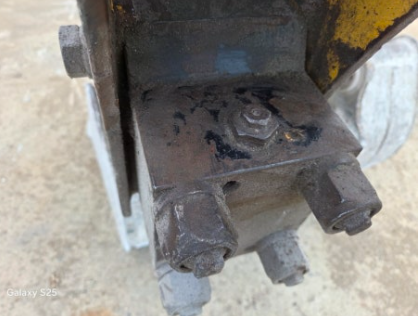 SB35 브레커 상단 충전 연결 부위 작업 전 모습